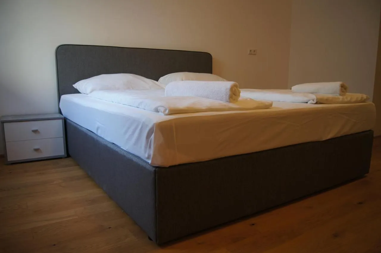 Paradise City Apartment Hotel Vienna 3*,